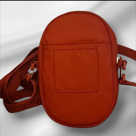 Lululemon Crossbody Bag, Belt Bag, Everwhere Bag, Legacy Team Canada 2022 - Picture 4 of 11
